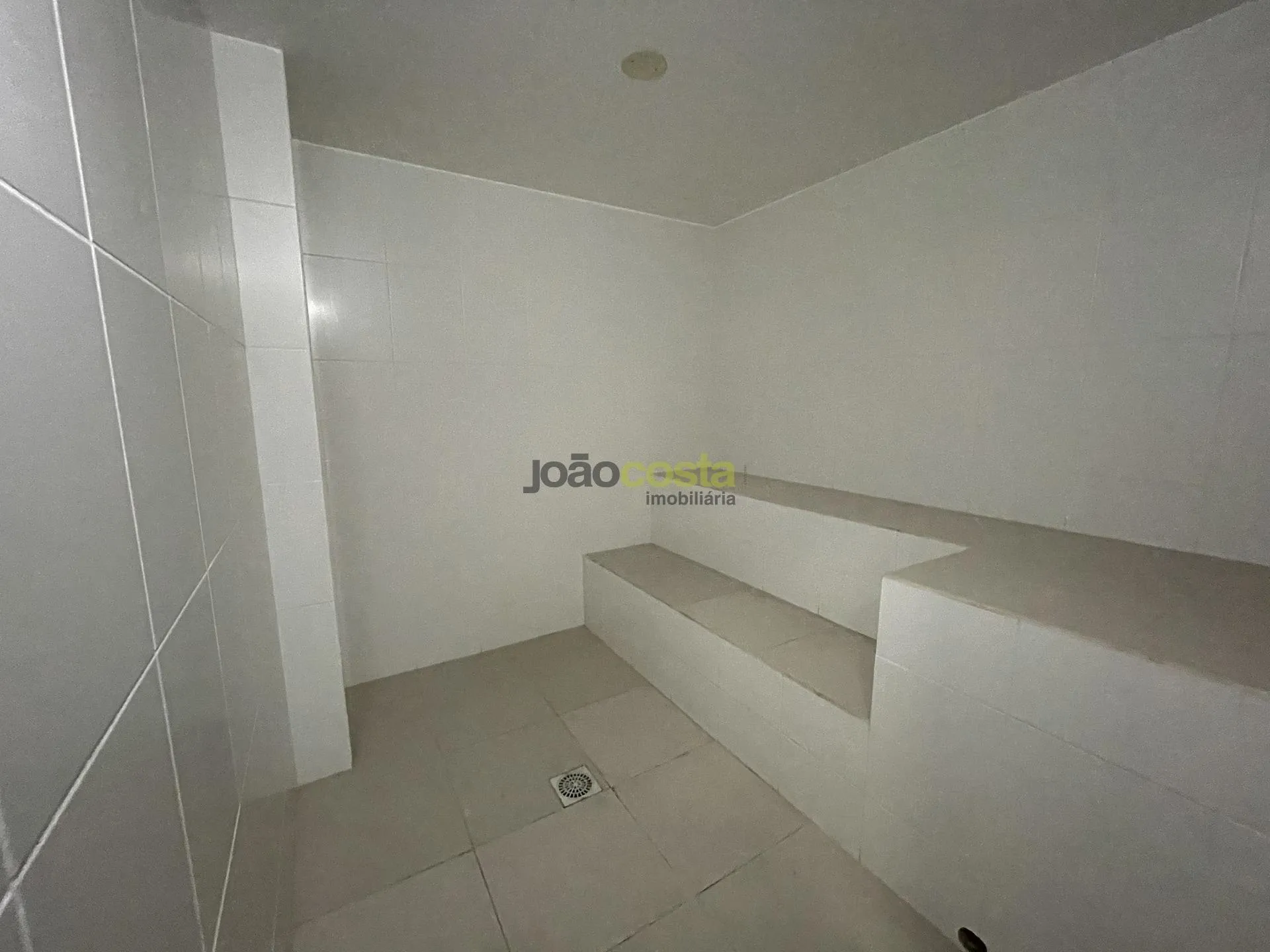 Furnished penthouse with 2 en-suite bedrooms and 210 m² — photo 78