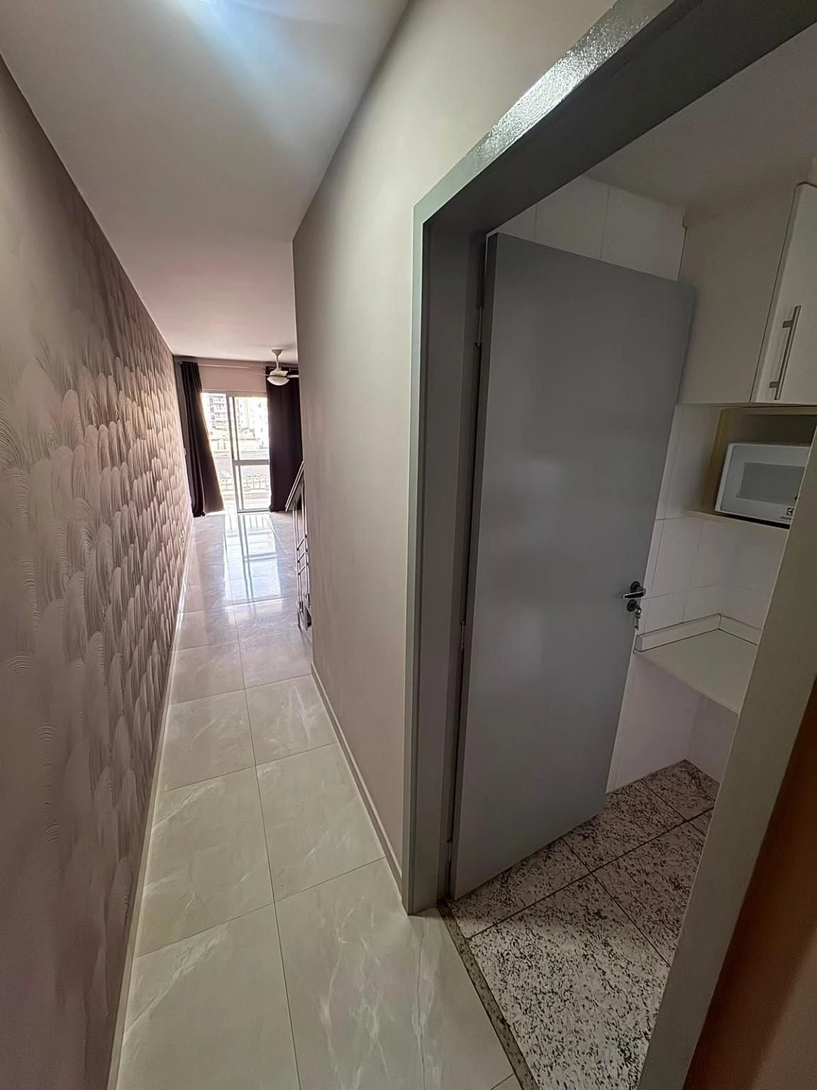 Apartment with 3 bedrooms and 4 bathrooms, balcony sink — photo 20