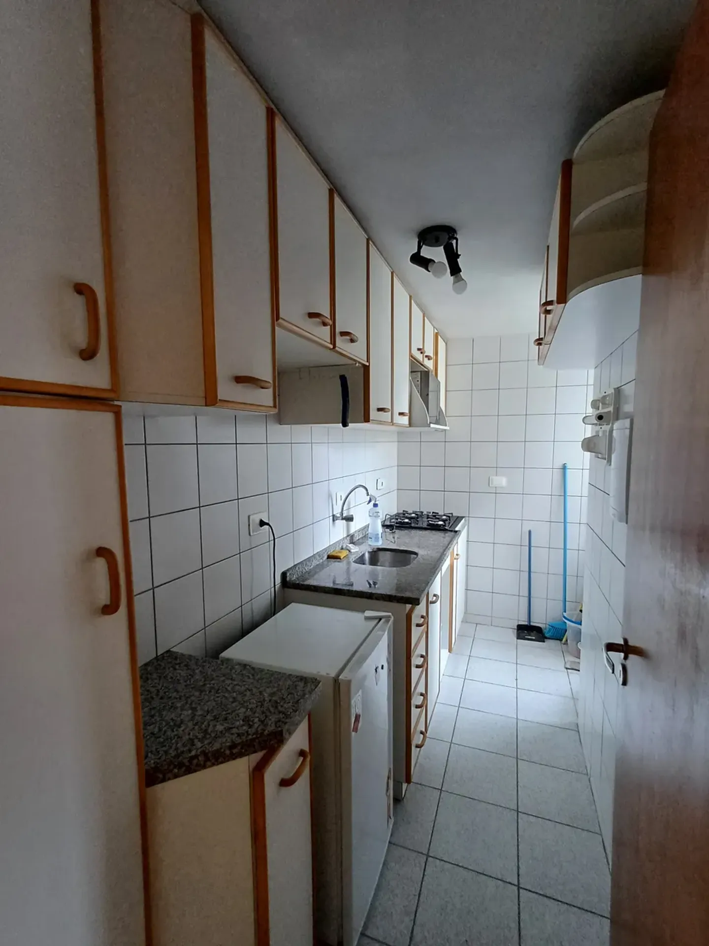 3-bedroom apartment with a grill on the balcony in Curitiba