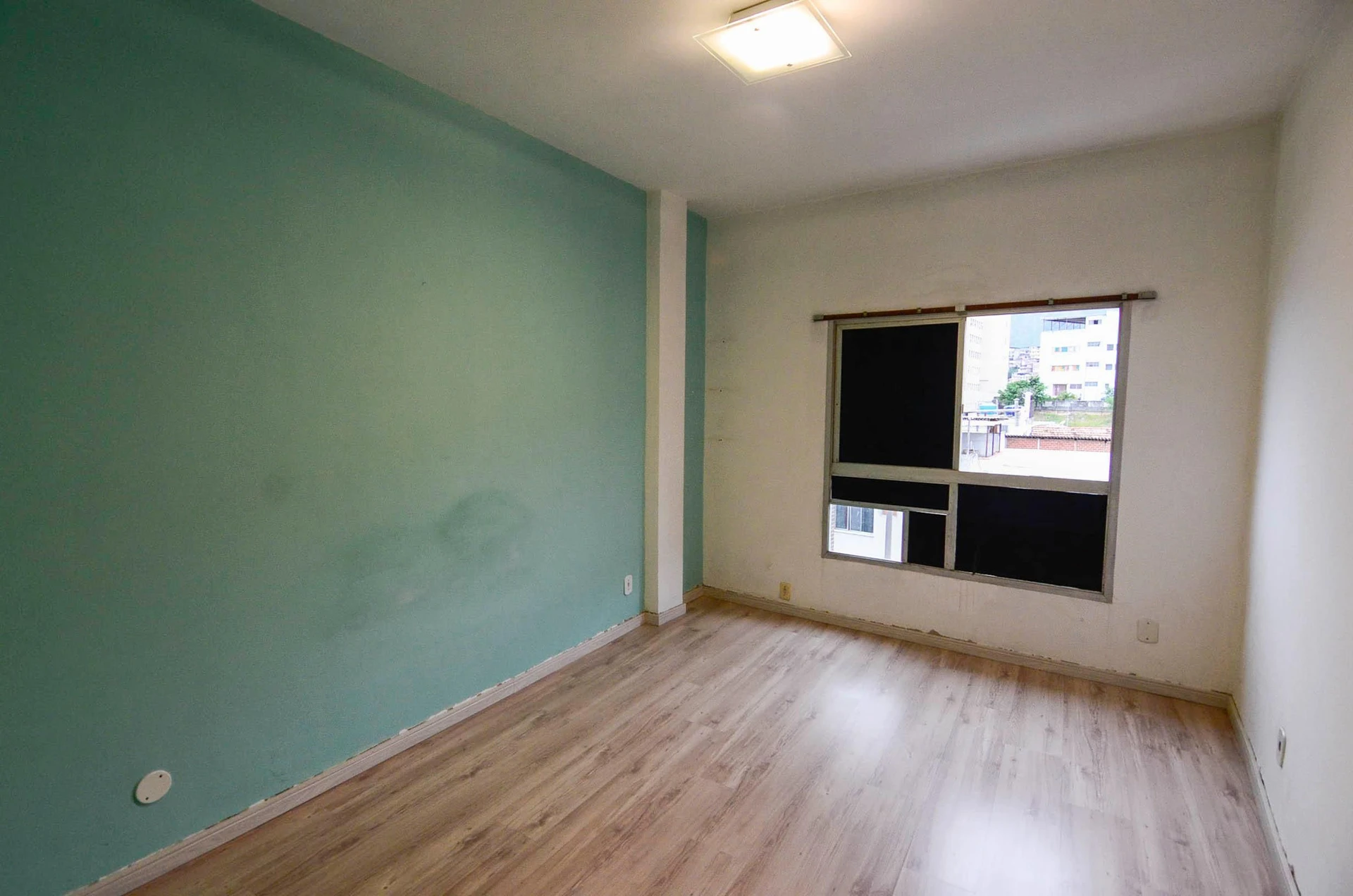 Unfurnished apartment with 2 bedrooms and a balcony — photo 32
