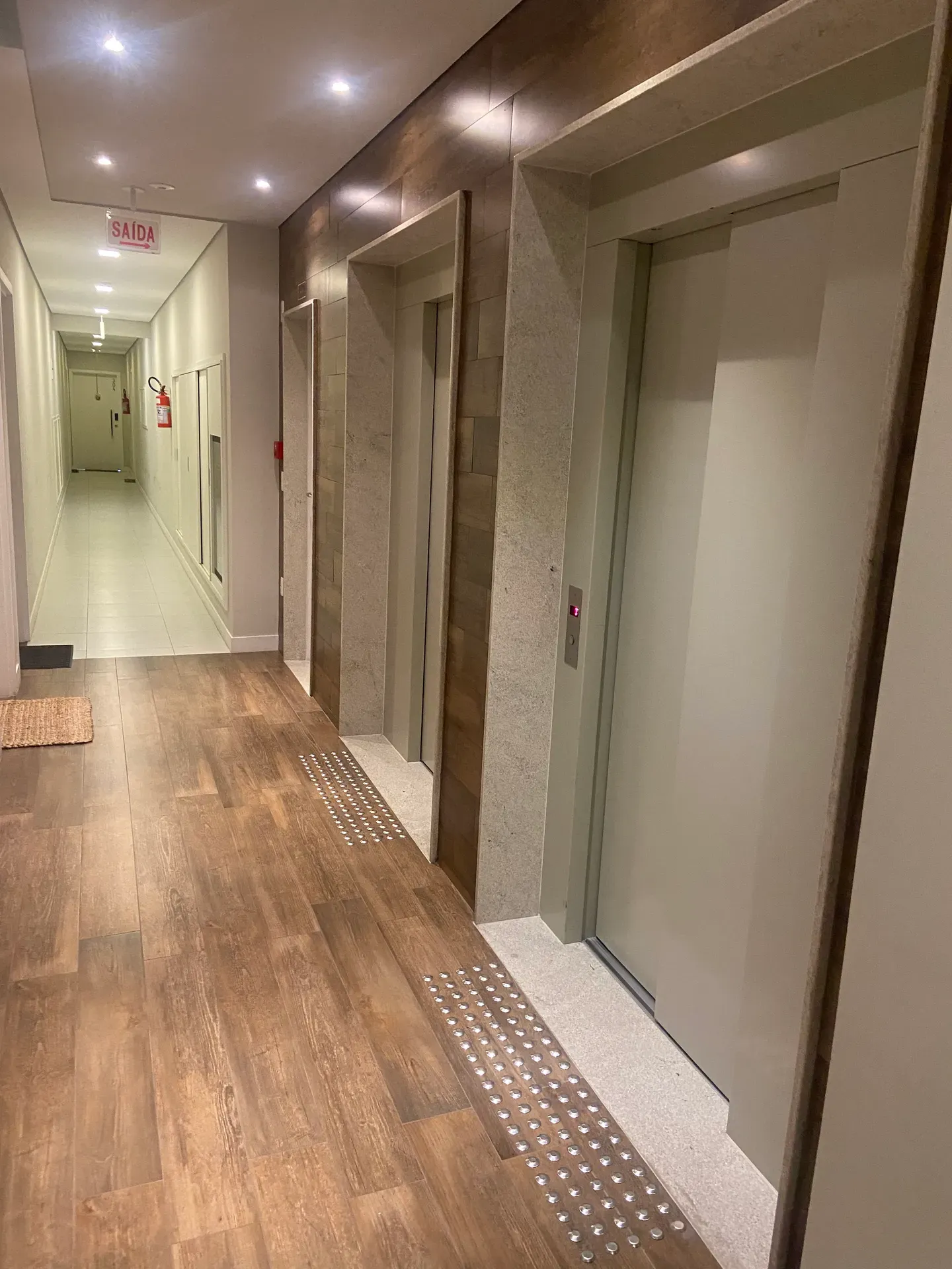2-bedroom apartment in a building with a gym — photo 35