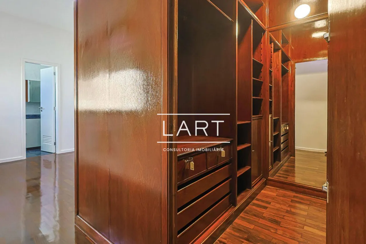 4-bedroom apartment with balcony and 227 m² — photo 20