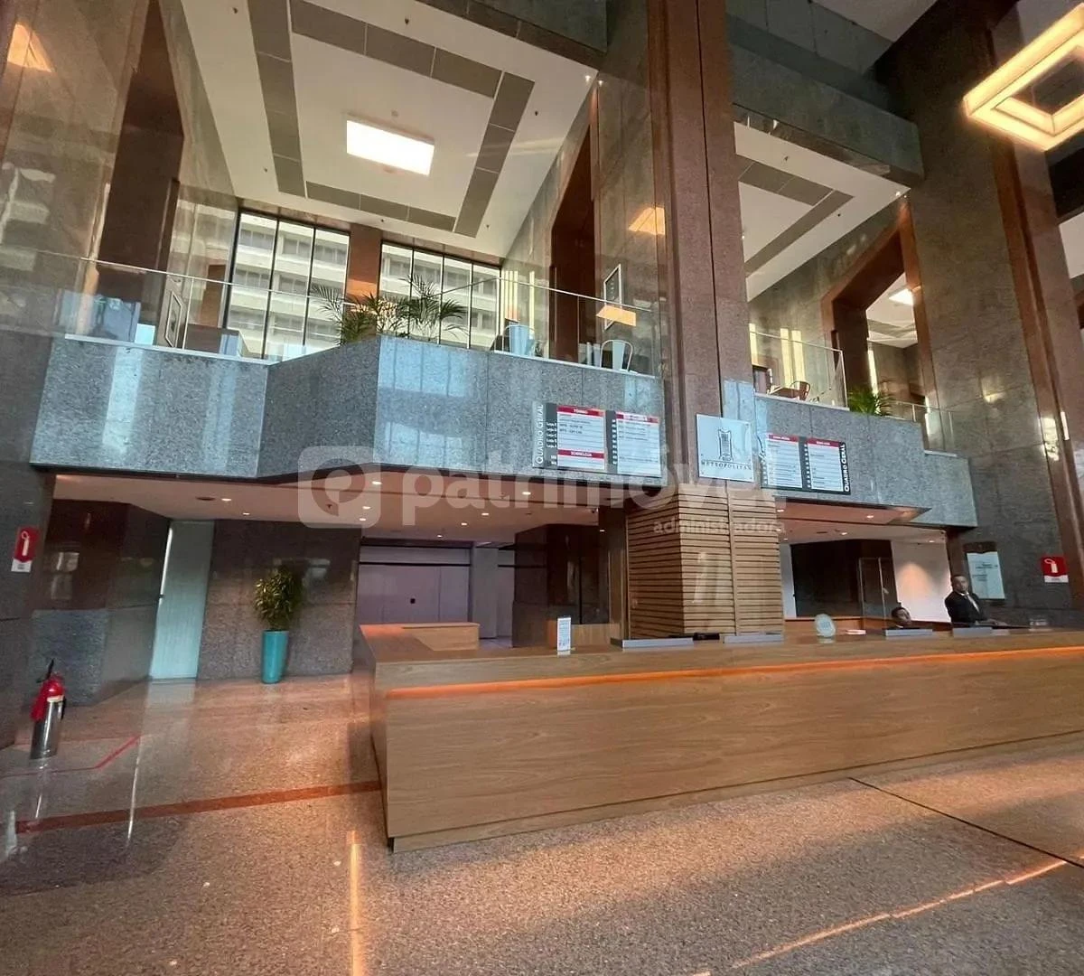 Apartamento de 957 m² com janelas do chão ao teto e vista — photo 10