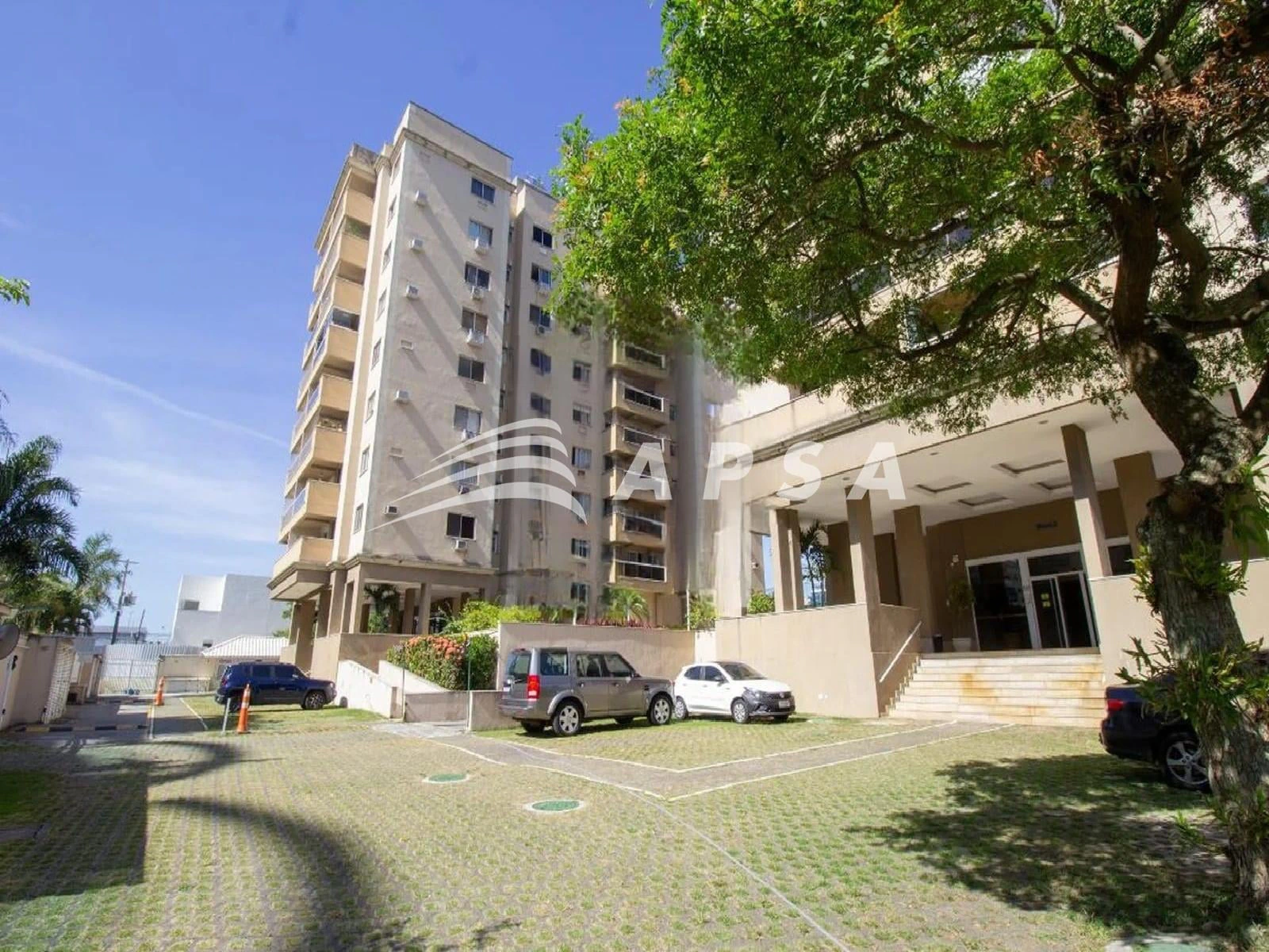 3-bedroom apartment with a glass-enclosed balcony — photo 4