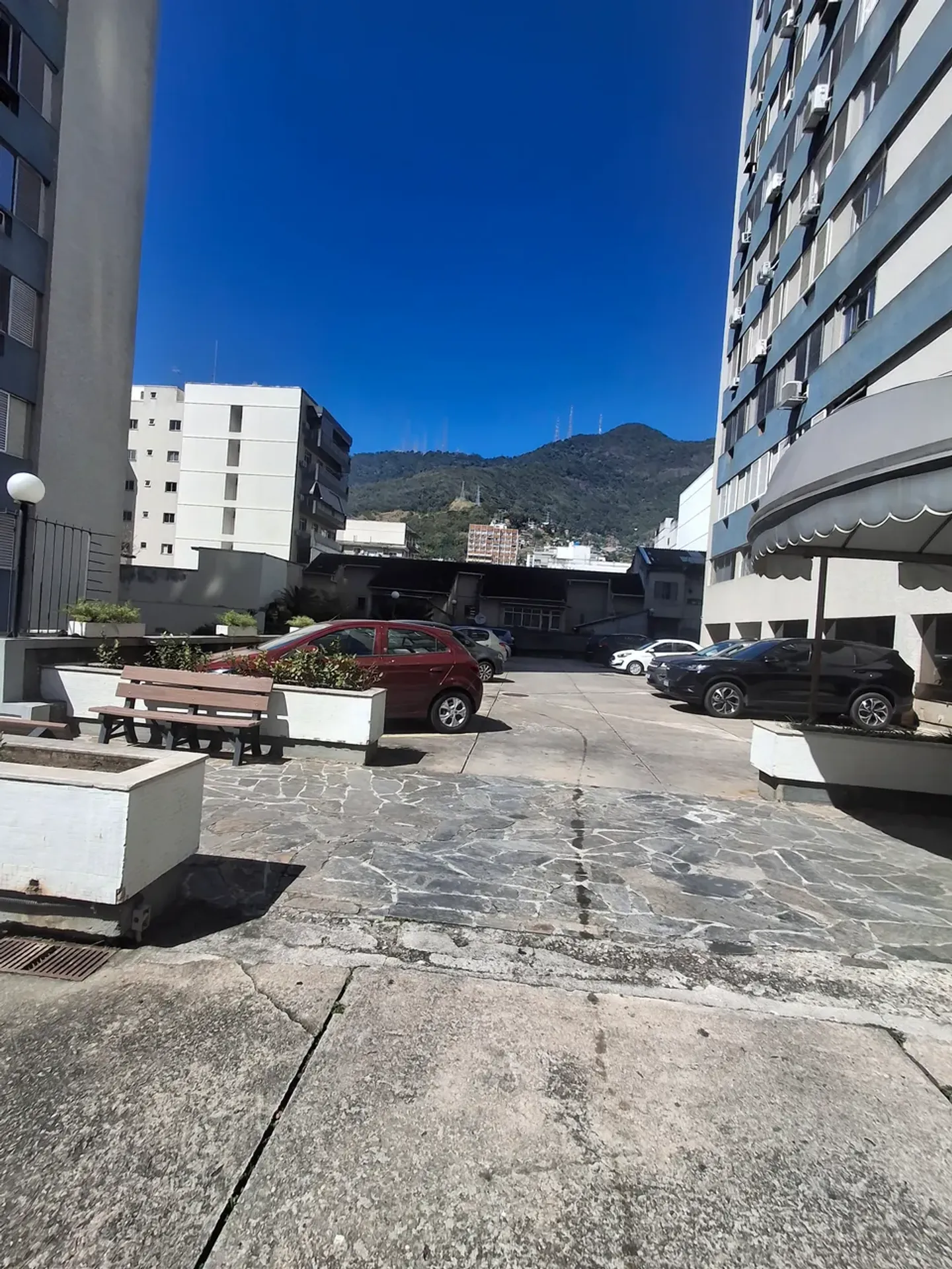 Rental apartment with 3 bedrooms and 3 bathrooms — photo 47