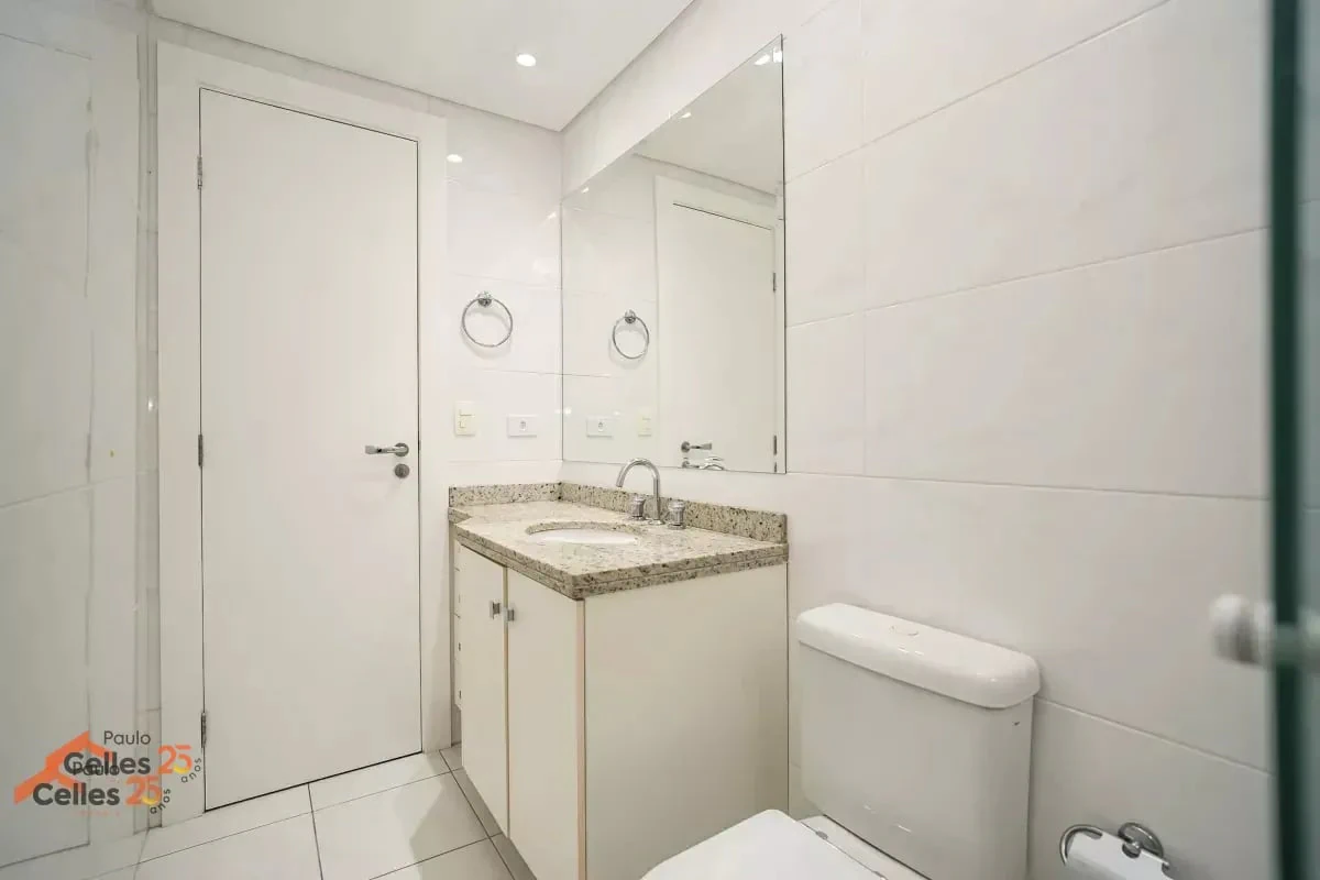 3-bedroom apartment with a grill on the balcony in Curitiba — photo 9