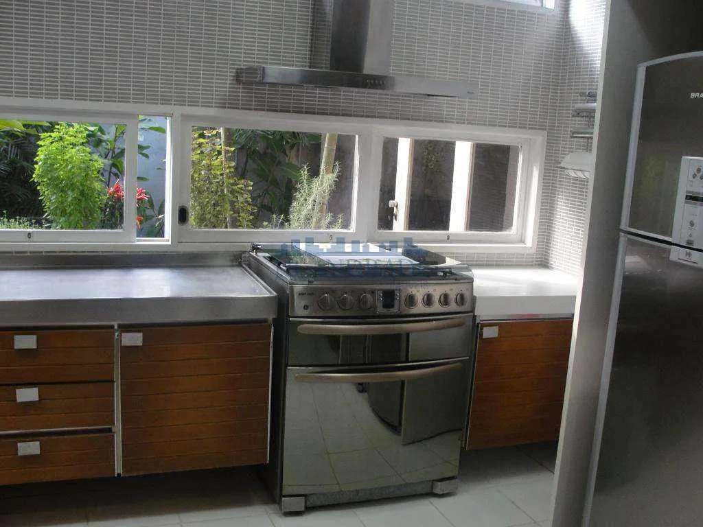 Furnished house with 4 bedrooms and 498 m², closed kitchen — photo 22