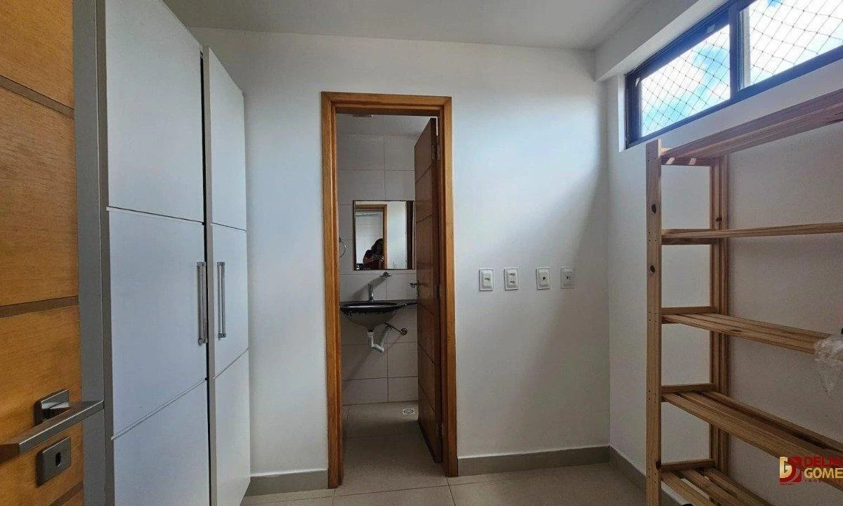 Apartamento de 212 m² com banheira e varanda envidraçada — photo 36