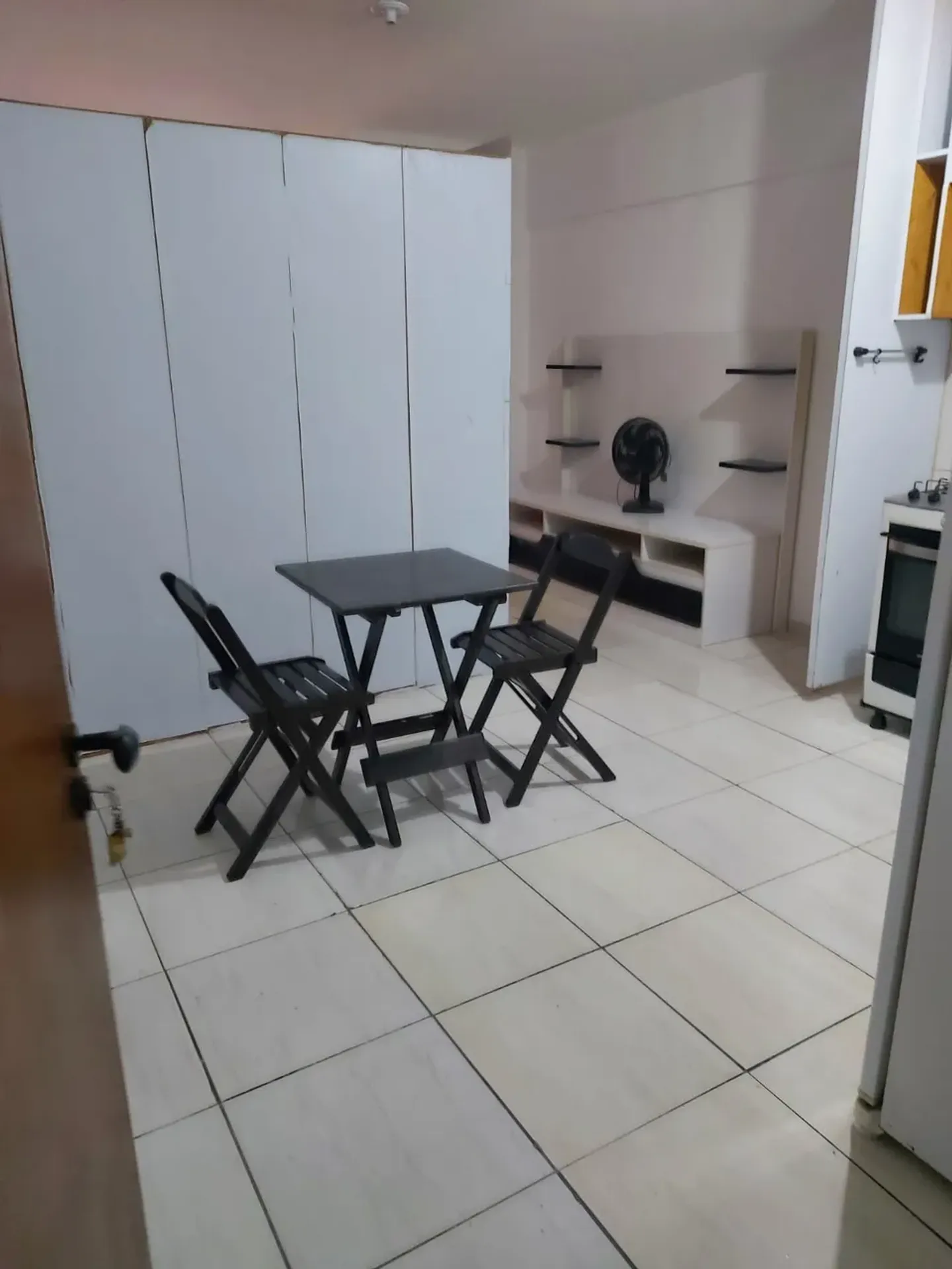 Furnished 1-bedroom apartment with private garden and parking — photo 7