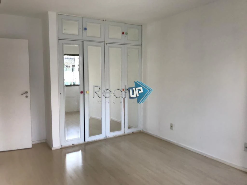Квартира з 3 спальнями та дерев'яною підлогою або ламінатом — photo 12