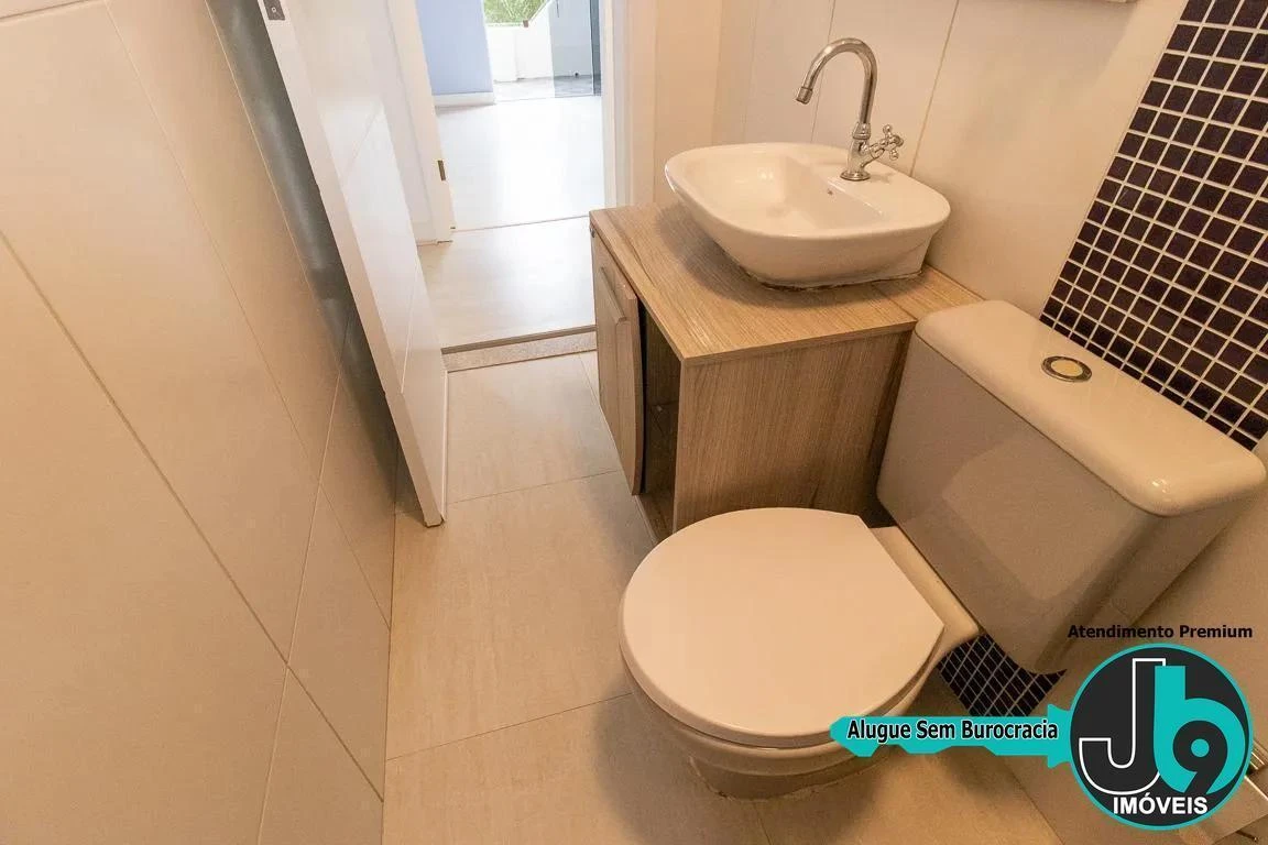 212 m² house with a home office and a glass-enclosed balcony — photo 29