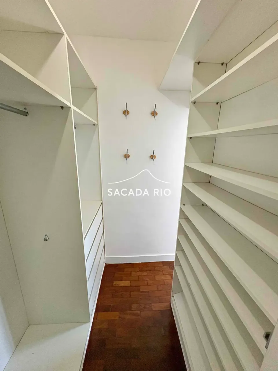 Floor-to-ceiling windows in a 3-bedroom apartment, 200 m² — photo 20
