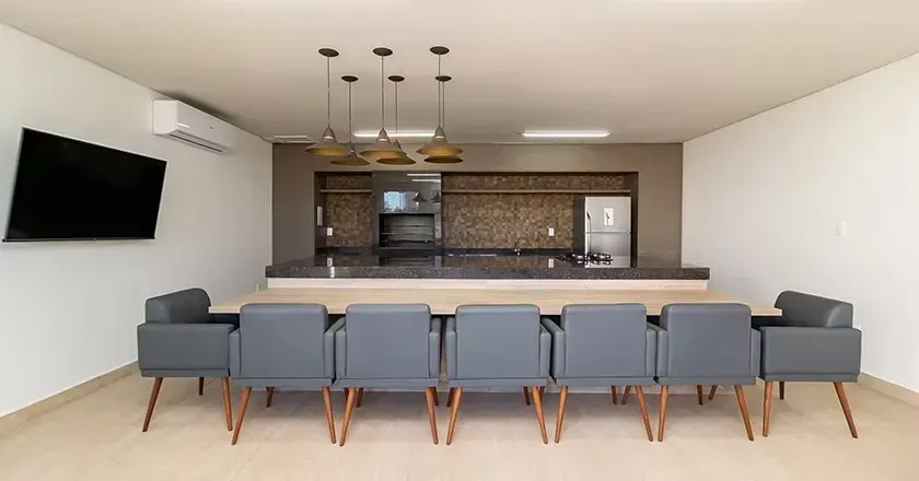 Furnished 2-bedroom apartment with open kitchen — photo 8