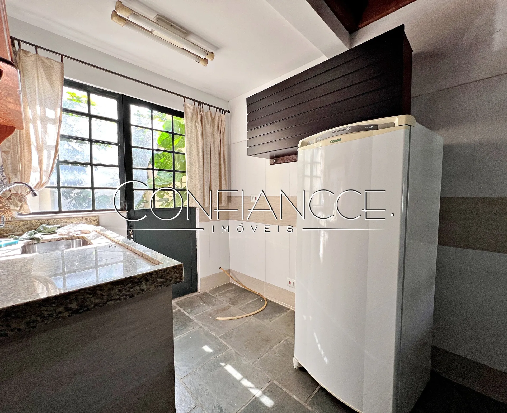 5-bedroom house with 1 suite, 4 parking spaces, 460 m² — photo 13