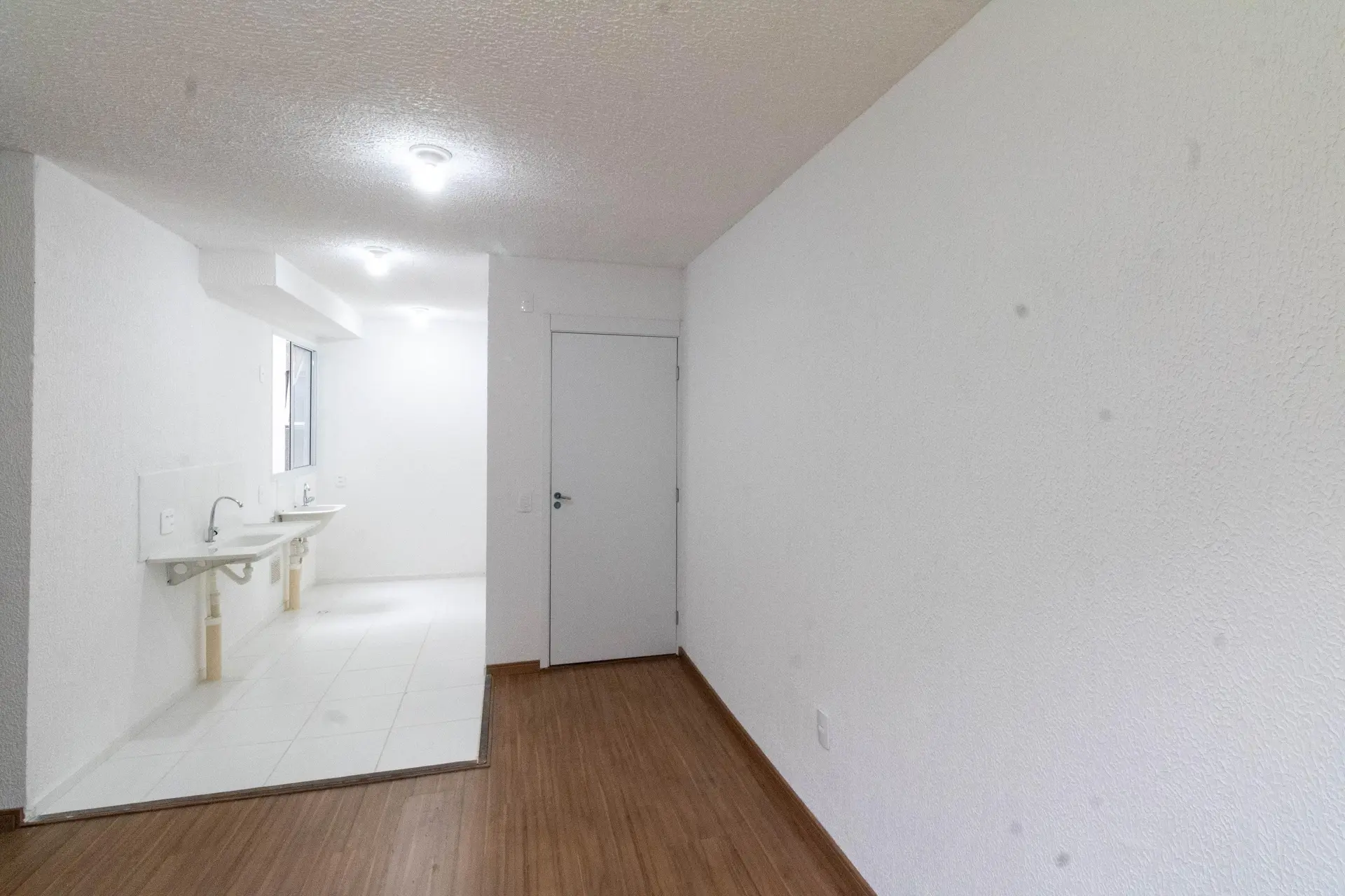 2-bedroom apartment in a building with a gym — photo 28