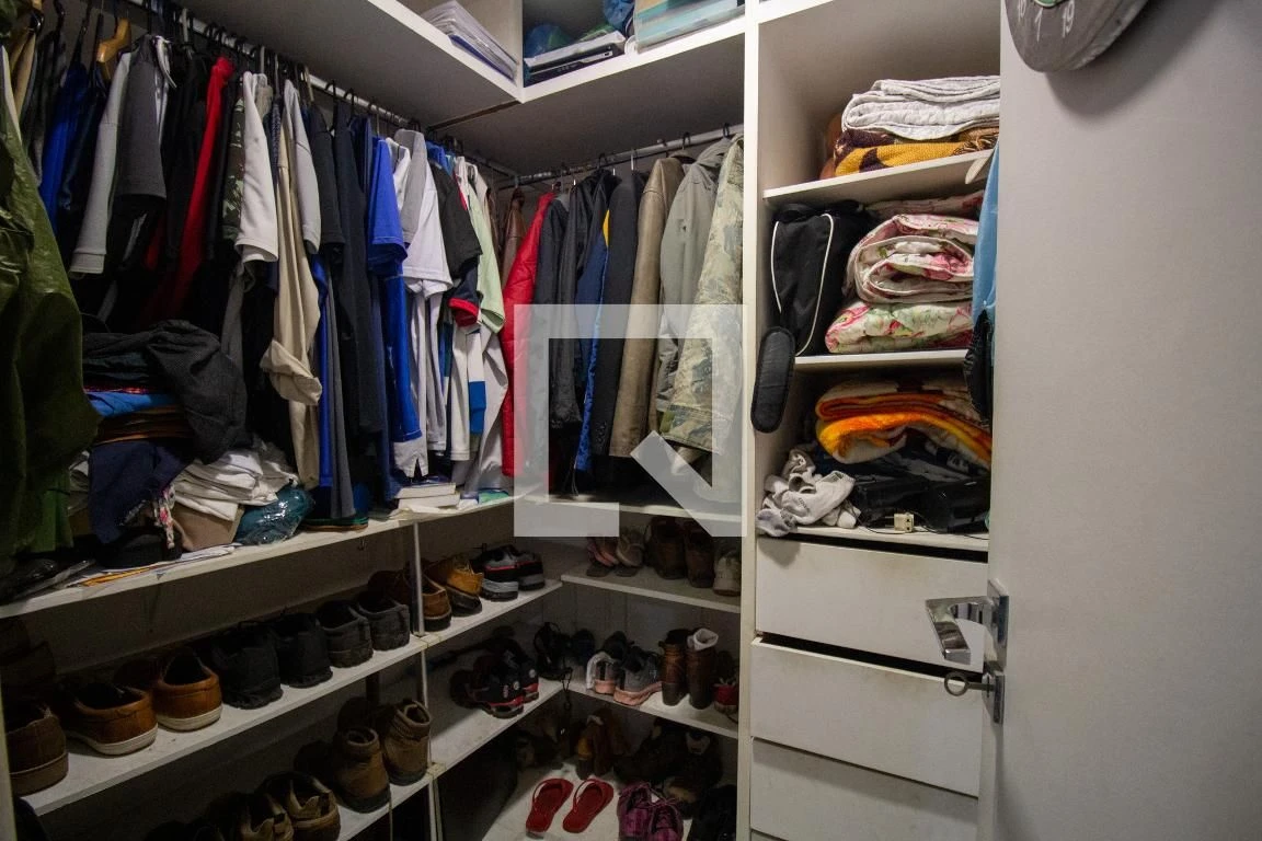 4-bedroom house with a walk-in closet in Rio de Janeiro — photo 42