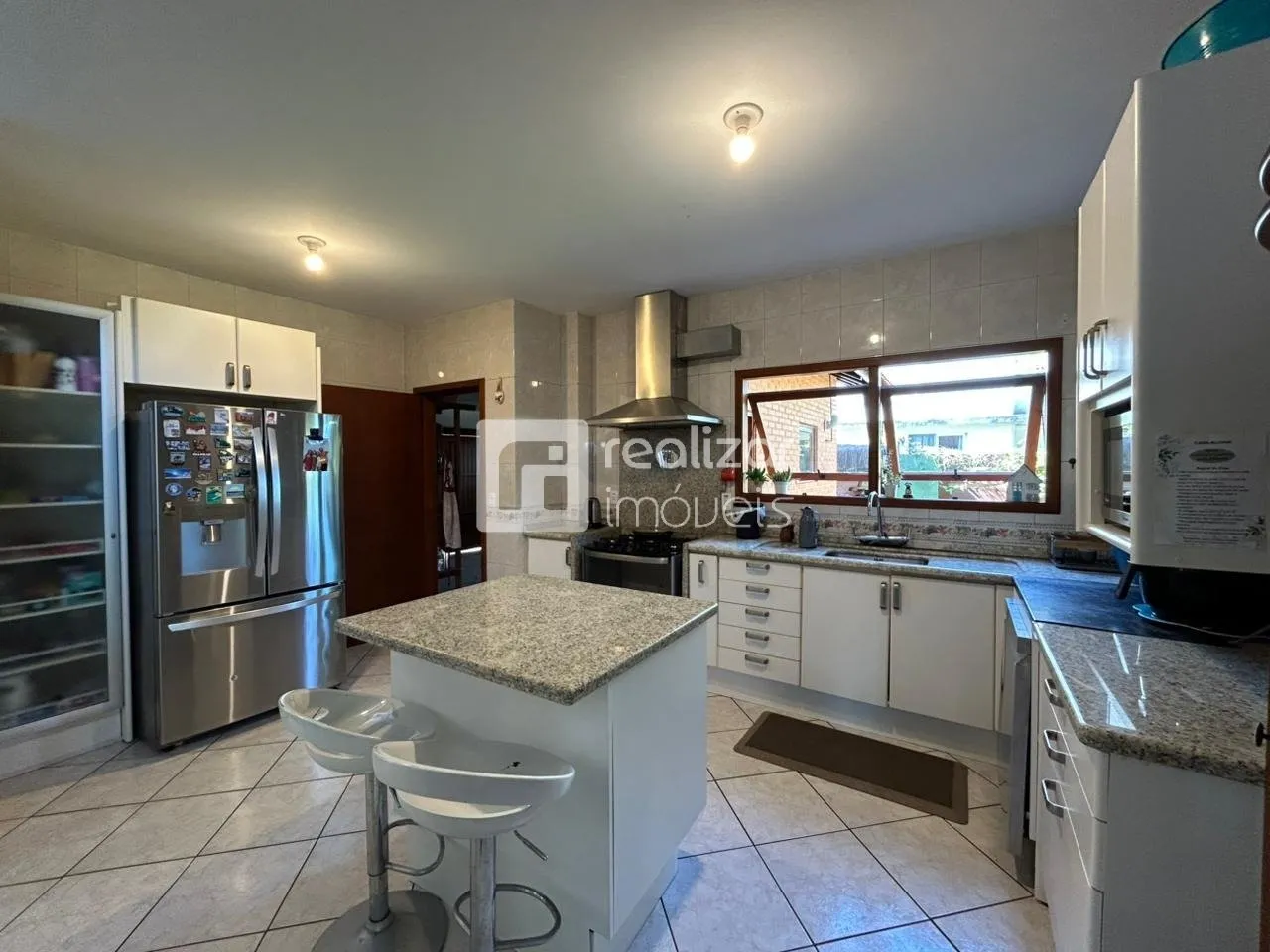 Furnished house with 4 bedrooms and private garden