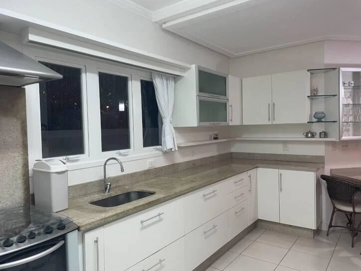 Ванна та 4 спальні: будинок 258 м² — photo 24