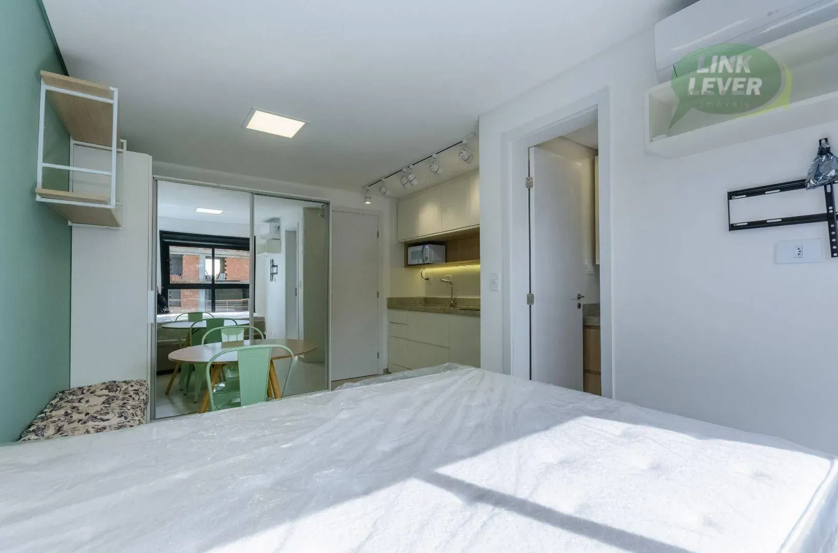 Furnished studio in a building with a coworking space — photo 33