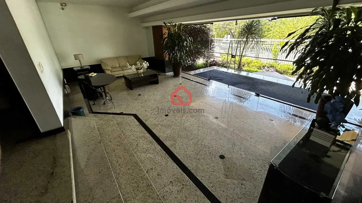 3-bedroom apartment in a building with a pool — photo 20