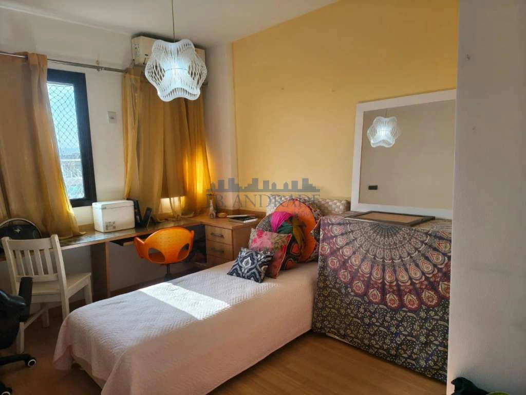 152 m² apartment with 4 bedrooms and enclosed balcony — photo 24