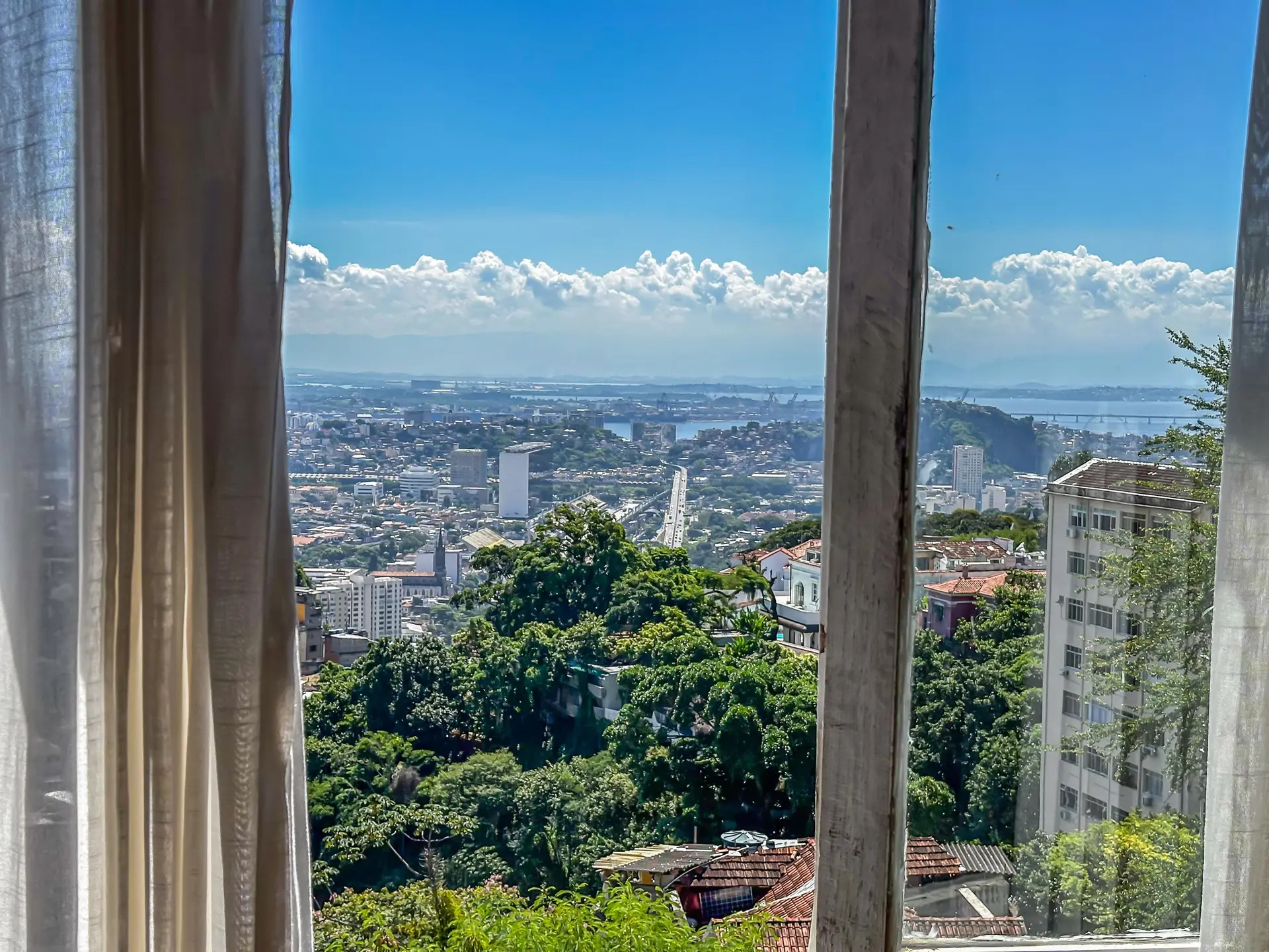 Floor-to-ceiling windows in a 4-bedroom house, 400 m² — photo 5