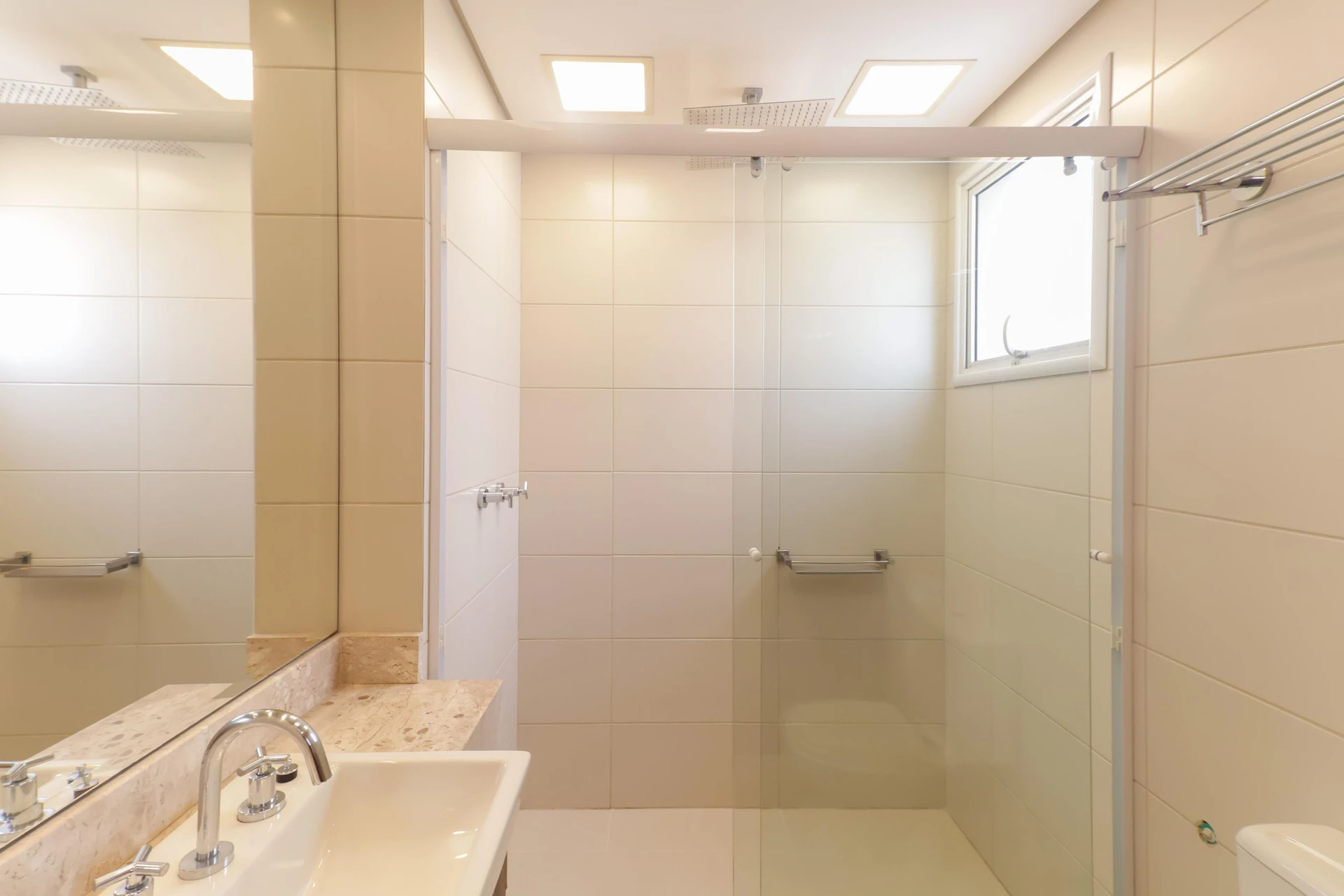 Furnished apartment, 266 m², with a bathtub — photo 65