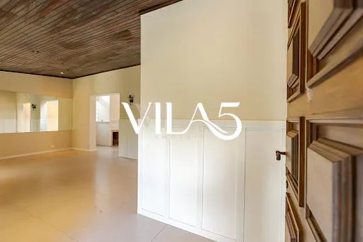 3-bedroom house with a bathtub in Curitiba — photo 15