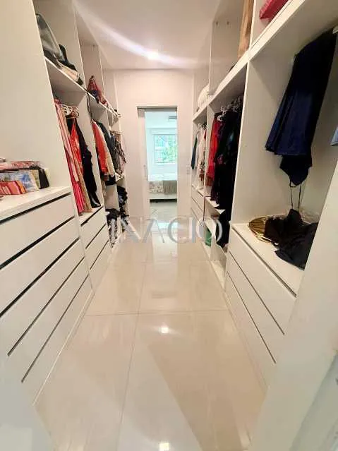 400 m² house with a glass-enclosed balcony and a bathtub — photo 9