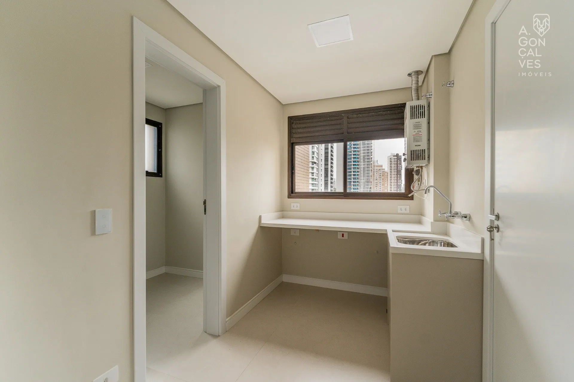 Apartment, 161 m², with floor-to-ceiling windows — photo 6