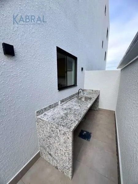 30 m² studio with balcony sink and built-in grill — photo 10