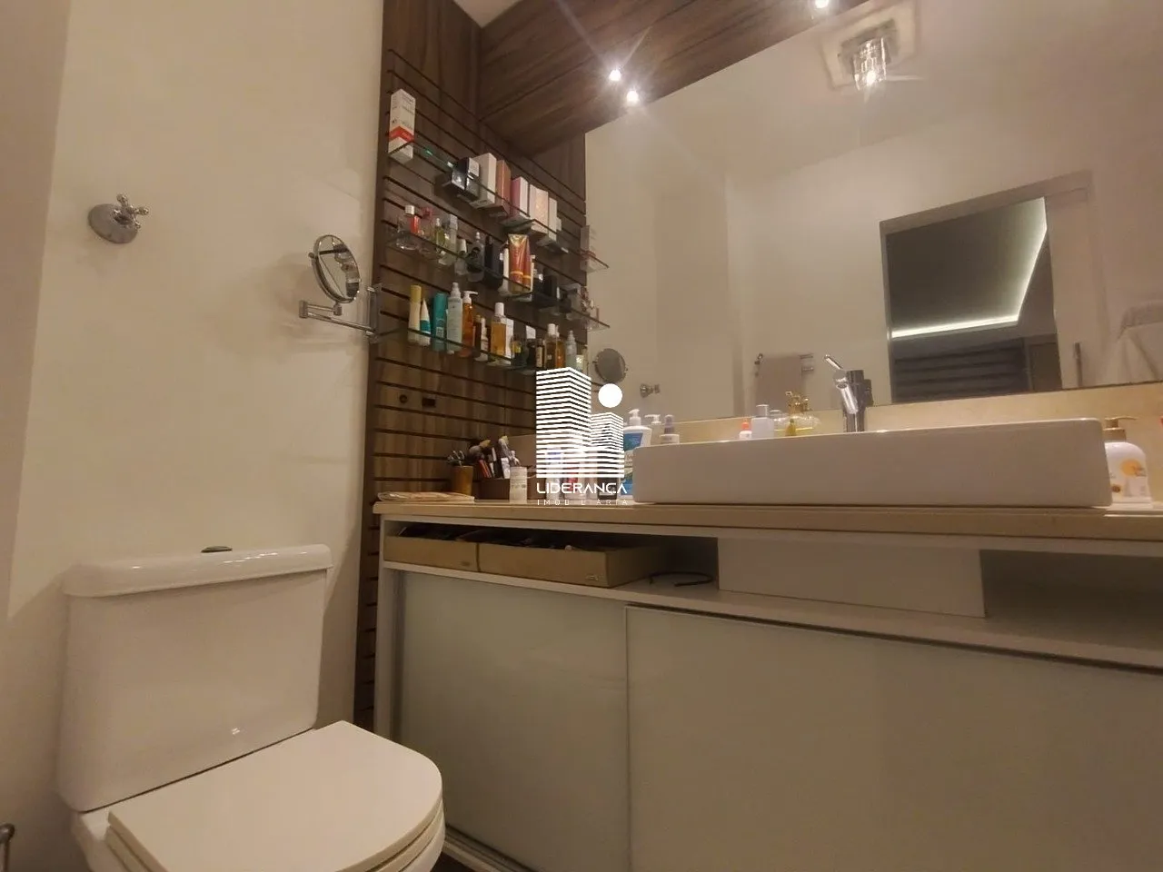 3-bedroom apartment with a walk-in closet in Florianópolis — photo 20