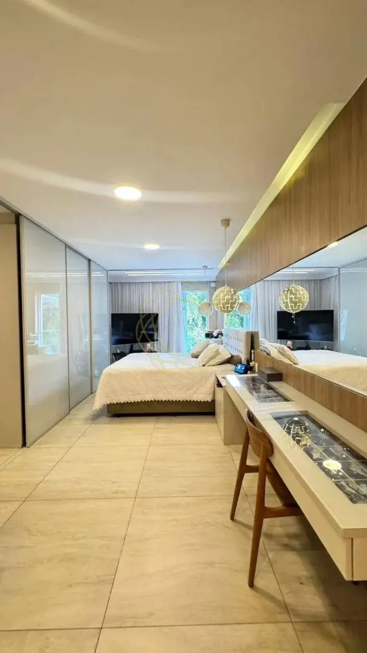 Furnished apartment with 4 bedrooms and 381 m² — photo 19