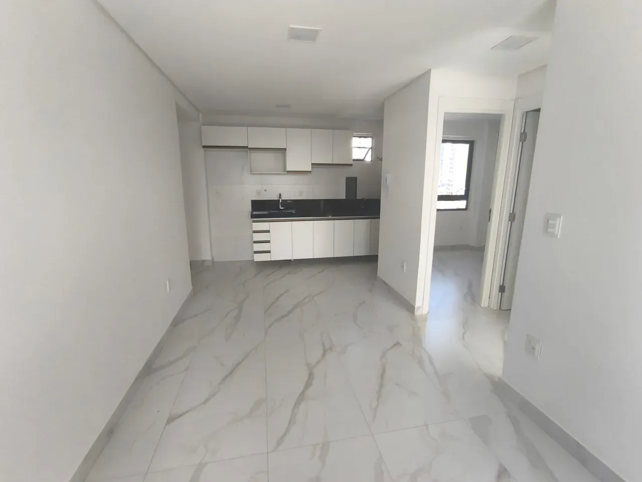 2-bedroom apartment with balcony and 1 parking space — photo 2