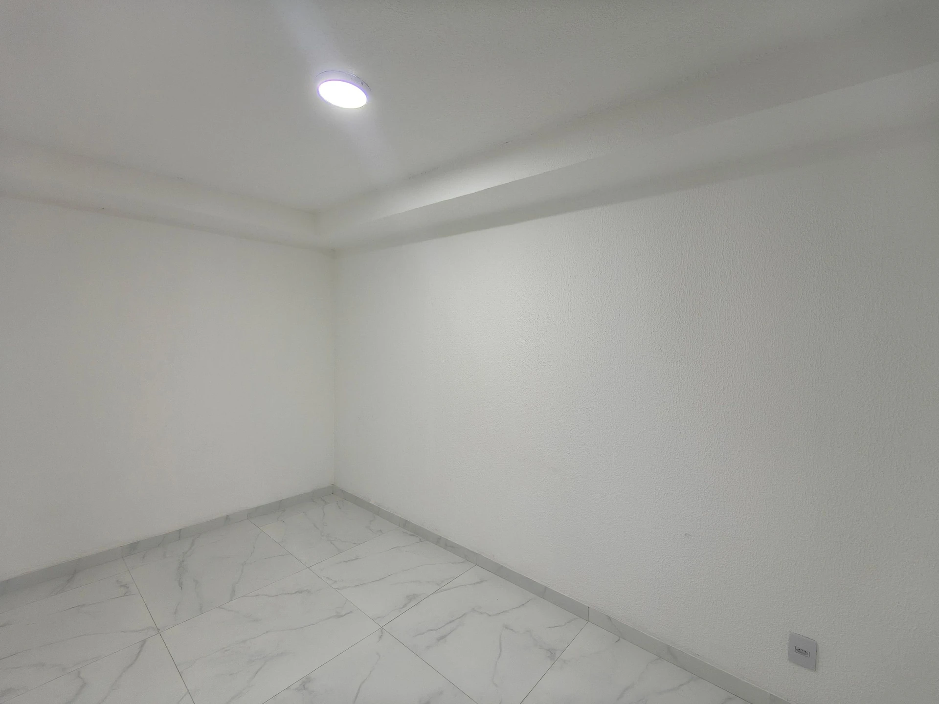 Apartamento mobiliado com 2 quartos, 1 banheiro e varanda — photo 52