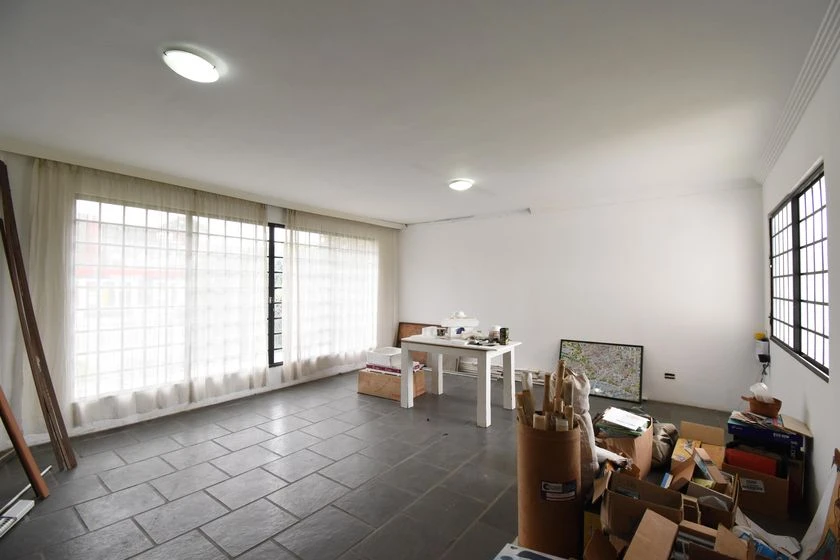 House with 4 bedrooms, 4 baths, and 5 parking spaces — photo 4