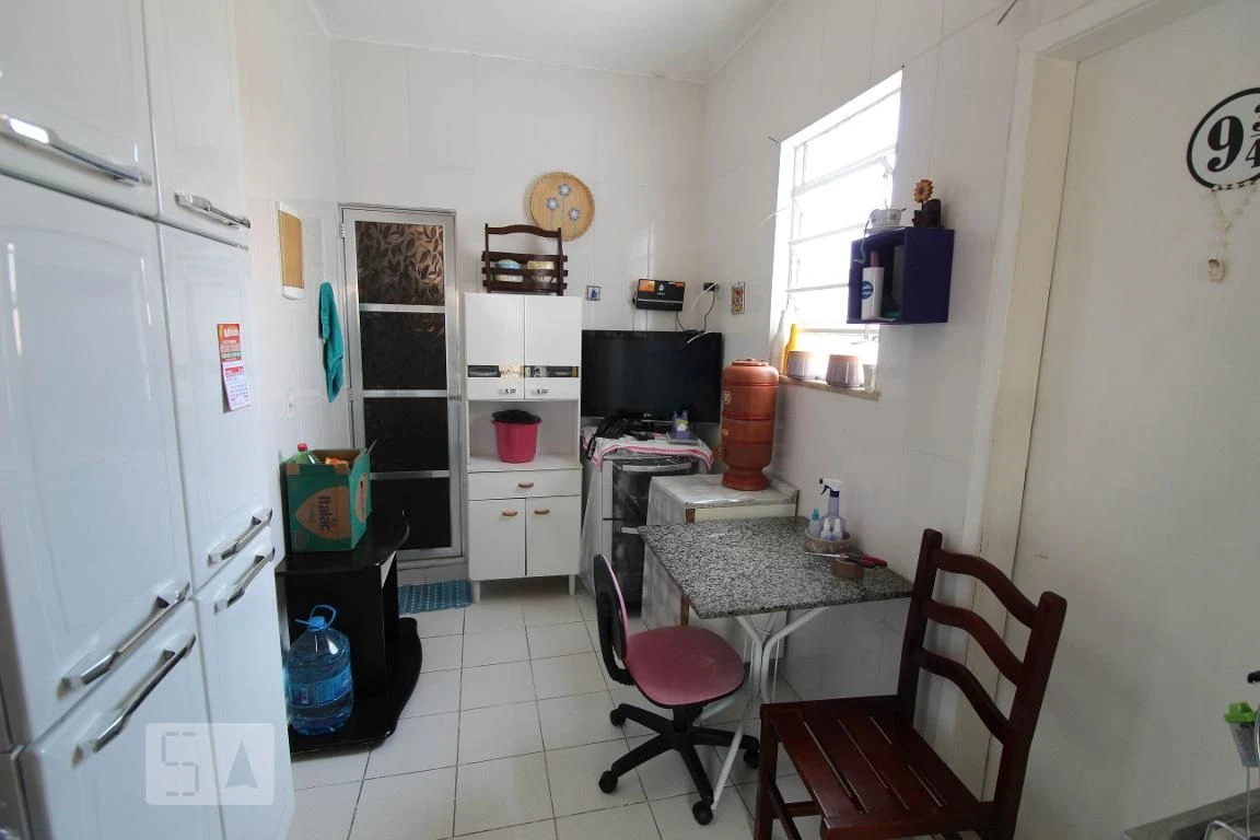 Furnished 2-bedroom apartment with balcony and laundry area — photo 24