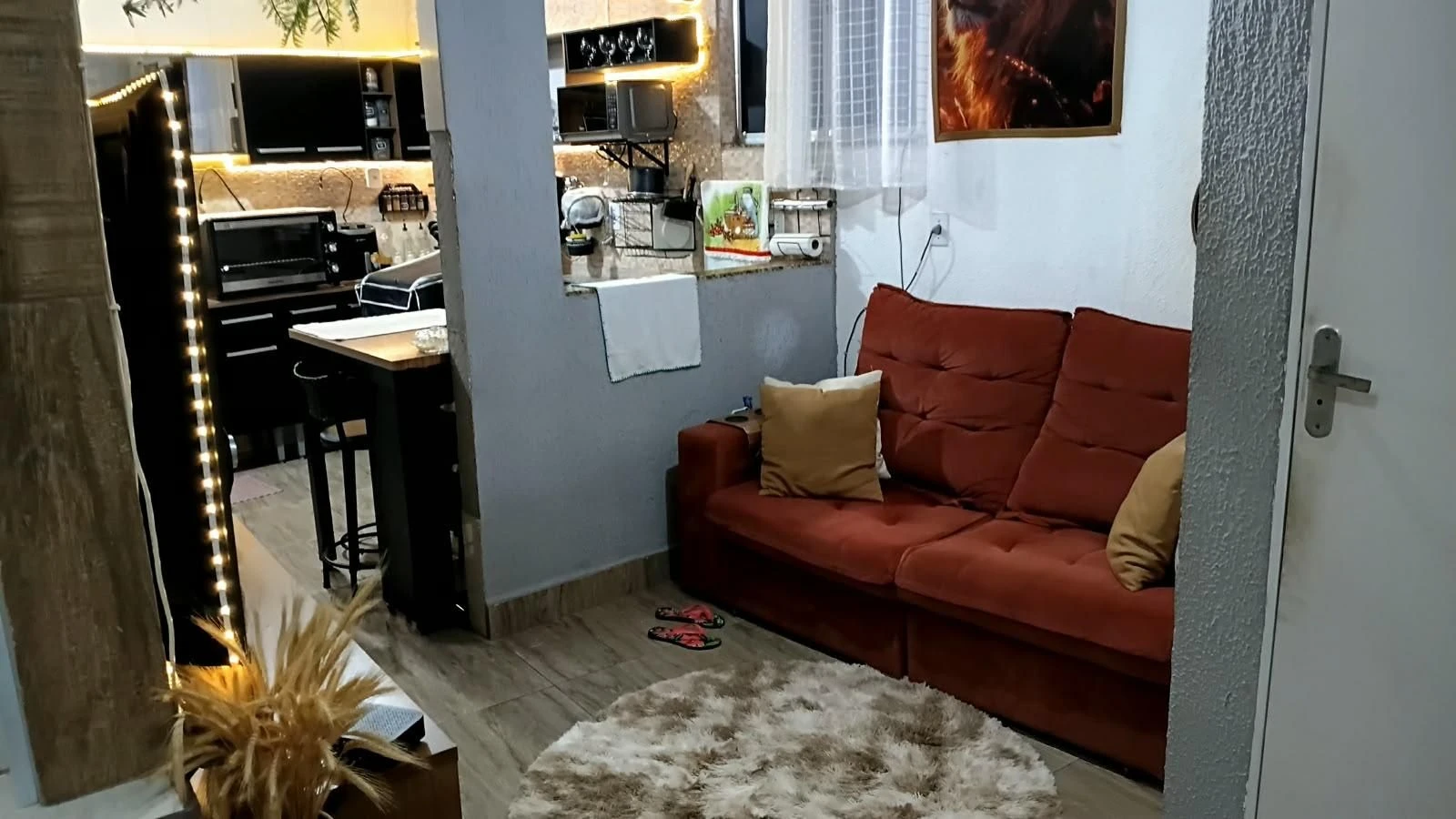Furnished 3-bedroom house with 4 bathrooms, no parking — photo 4