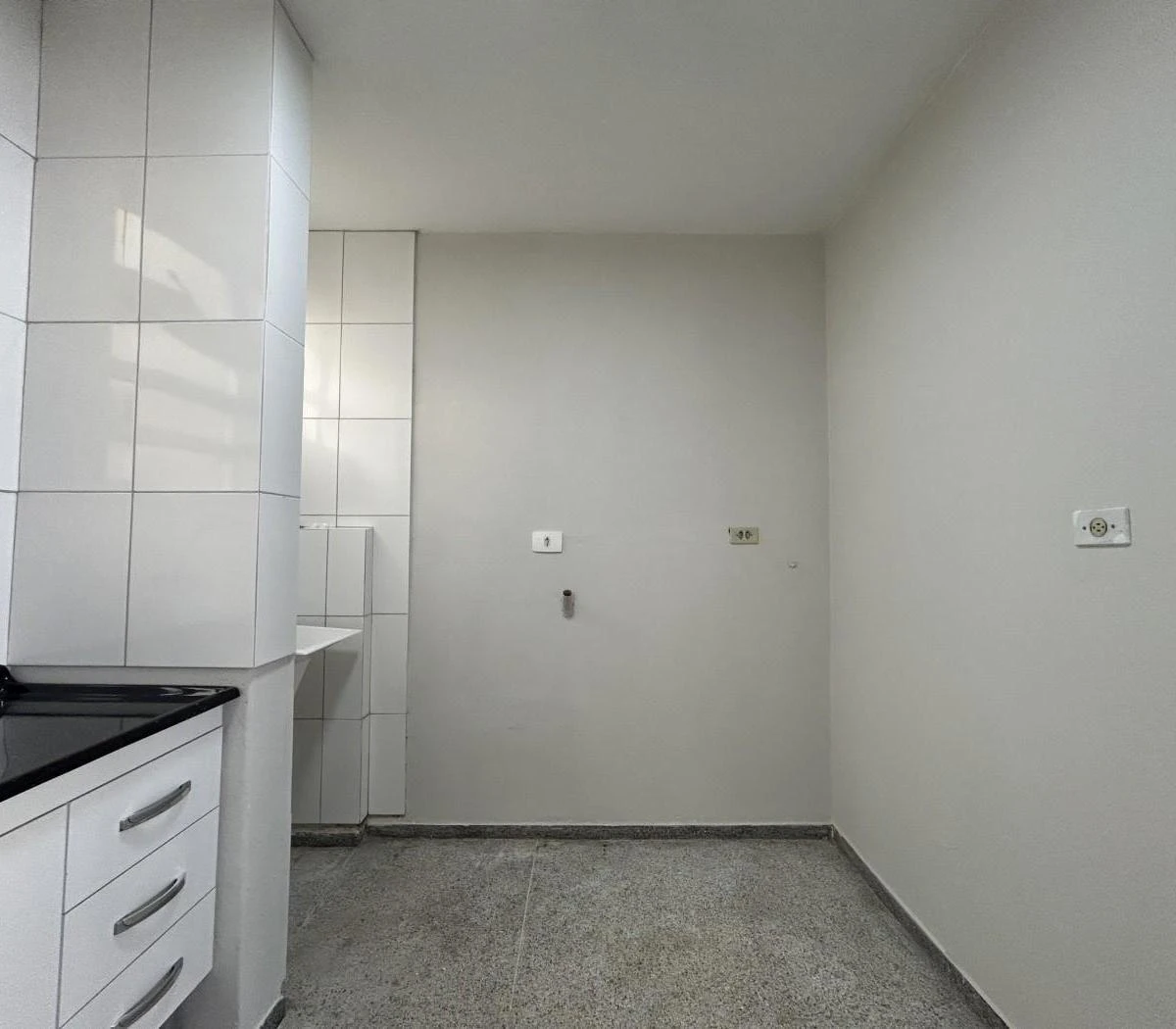 2-bedroom apartment with wood or laminate floors in Curitiba — photo 17