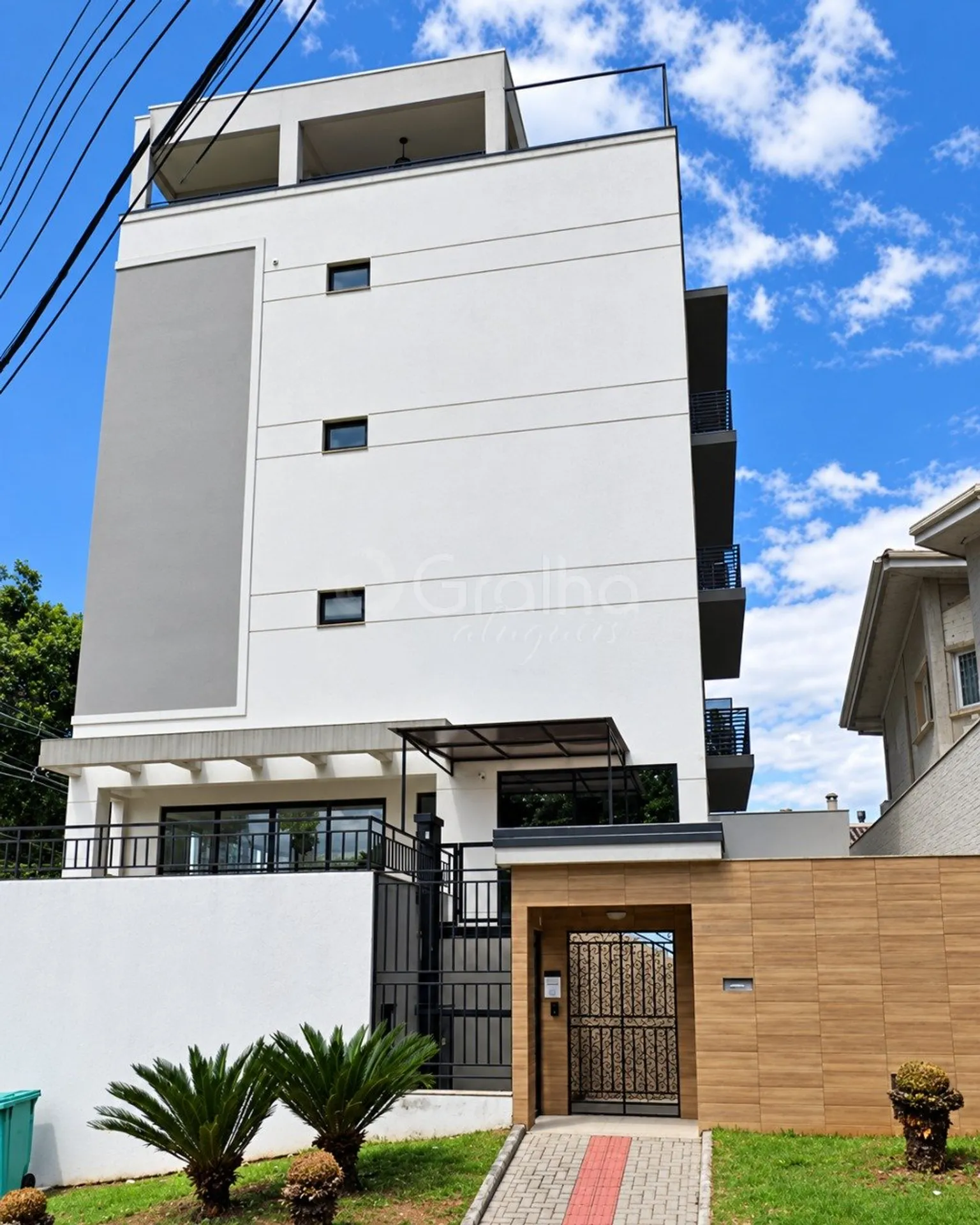 3-bedroom apartment with a glass-enclosed balcony — photo 15