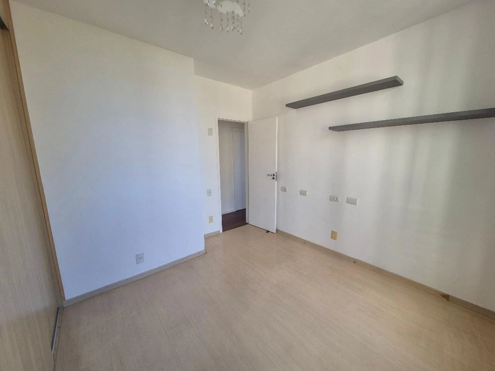 3-bedroom apartment with a mountain view in Rio de Janeiro — photo 17