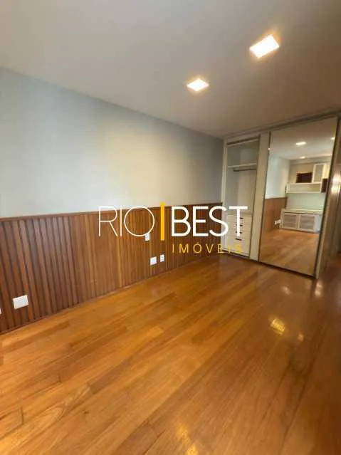 Furnished apartment with an open-plan kitchen and 4 bedrooms — photo 17