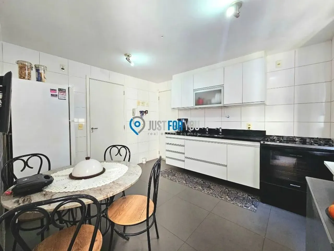Furnished 2-bedroom apartment with 155 m² — photo 20