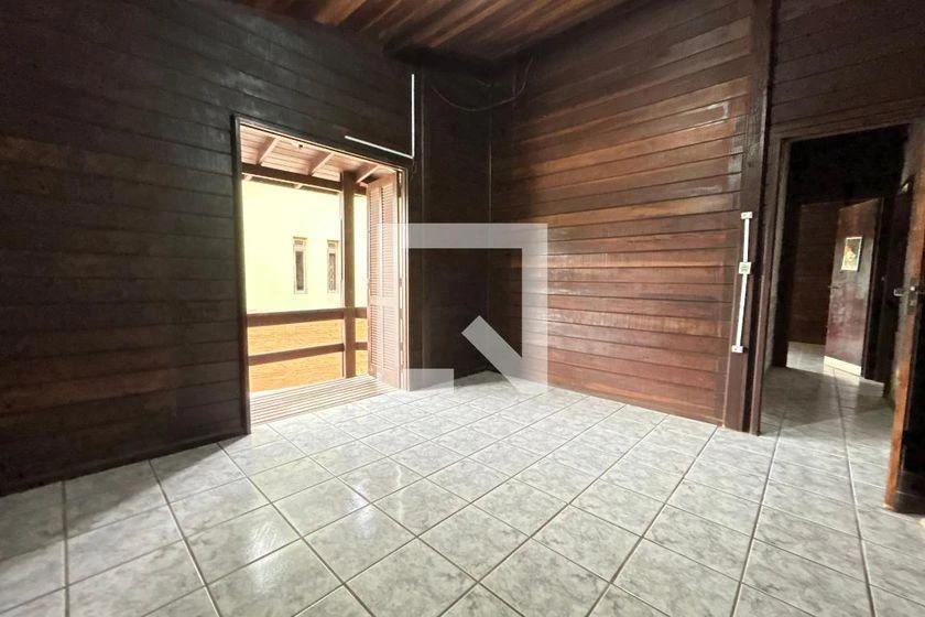 Balcony with a grill in a 3-bedroom house, 100 m² — photo 28