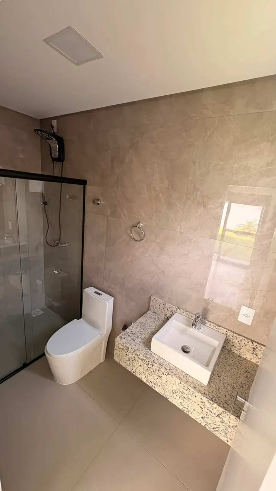 5-suite house with open-plan kitchen and 480 m² — photo 37