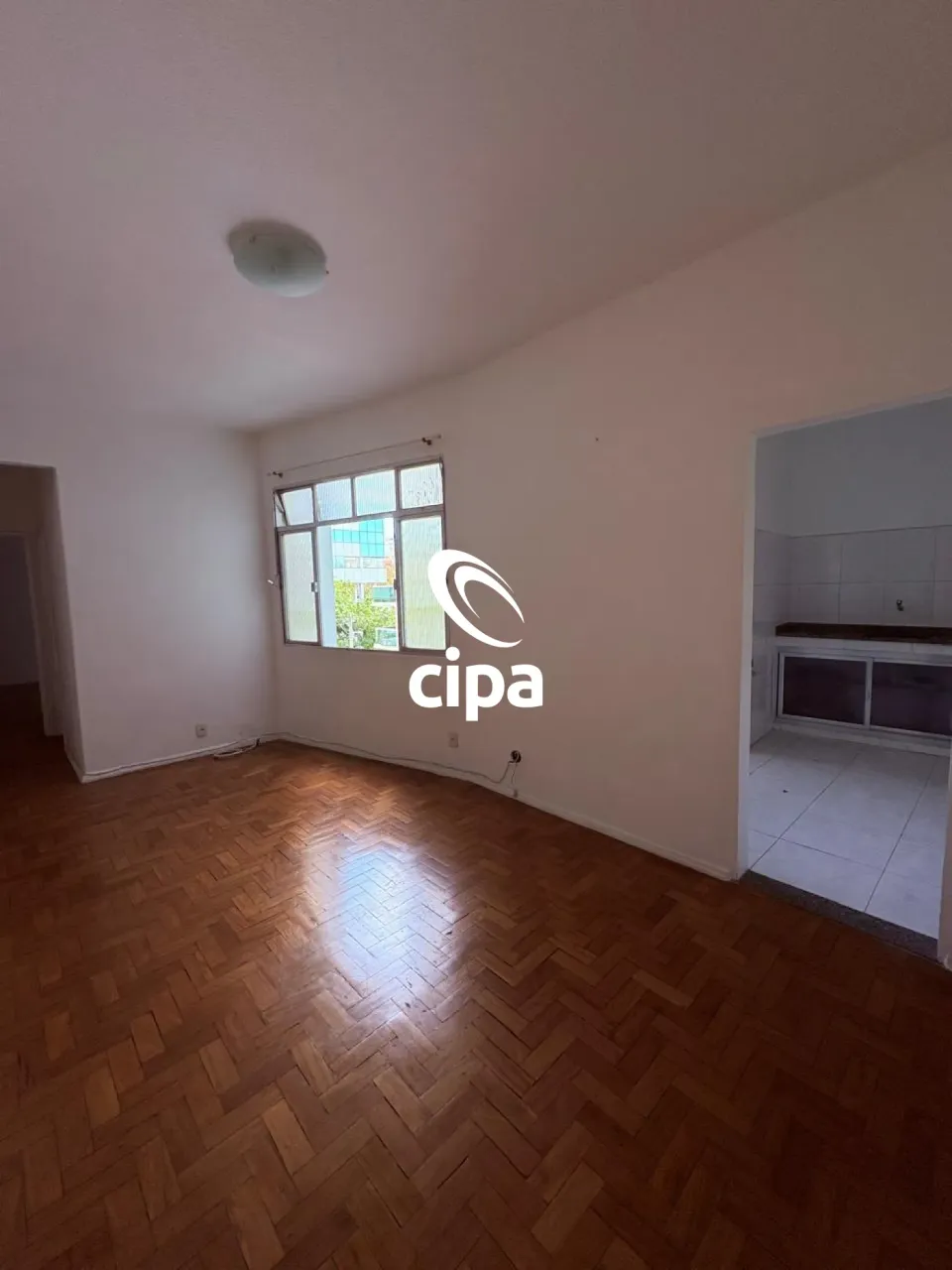 Unfurnished 1-bedroom apartment with a separate kitchen — photo 2