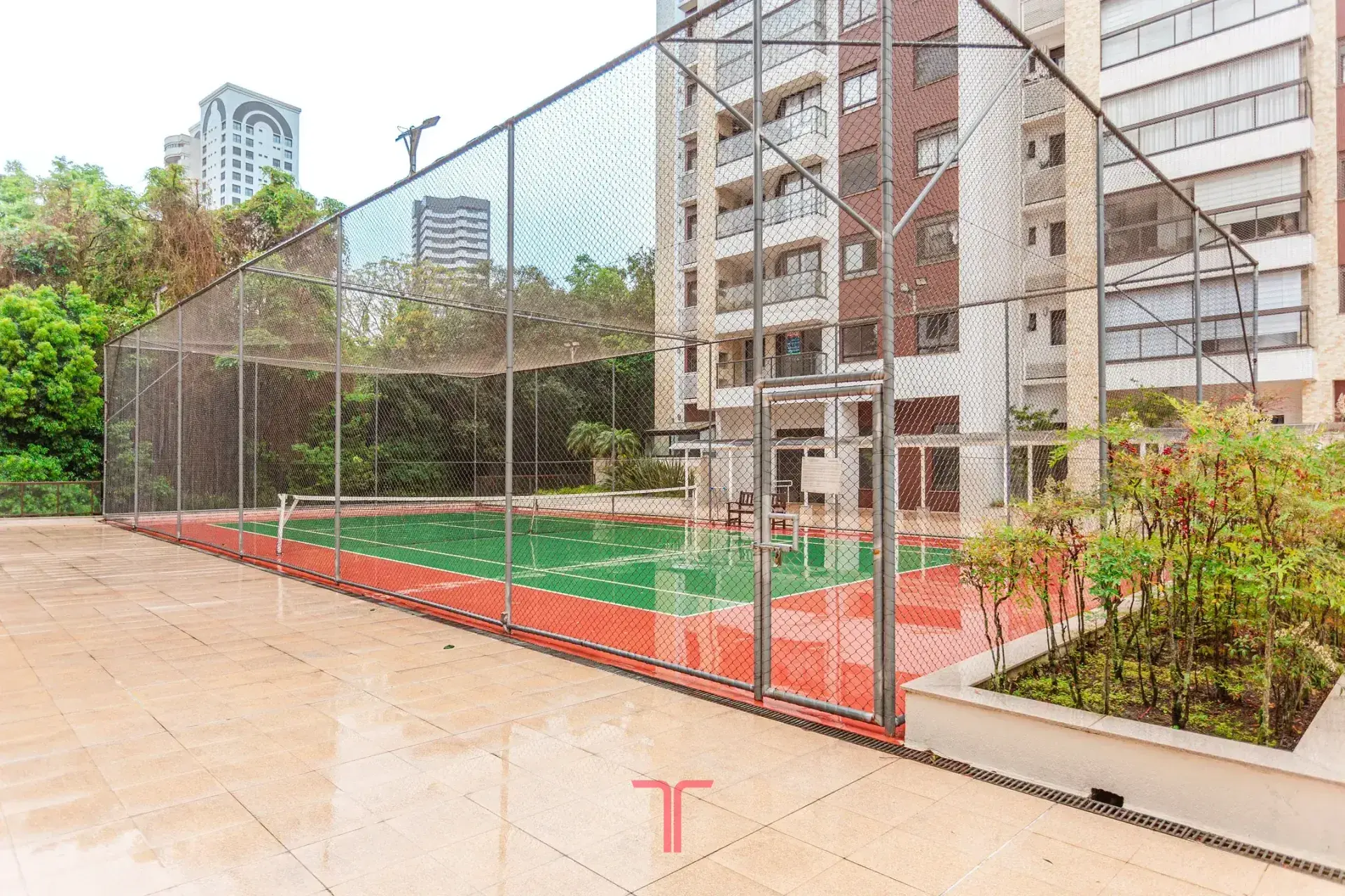 3-bedroom apartment in a building with a pool — photo 62