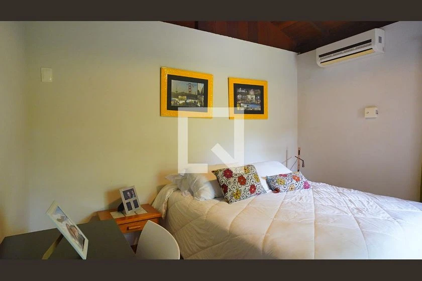 House with 4 bedrooms, balcony and private garden — photo 3