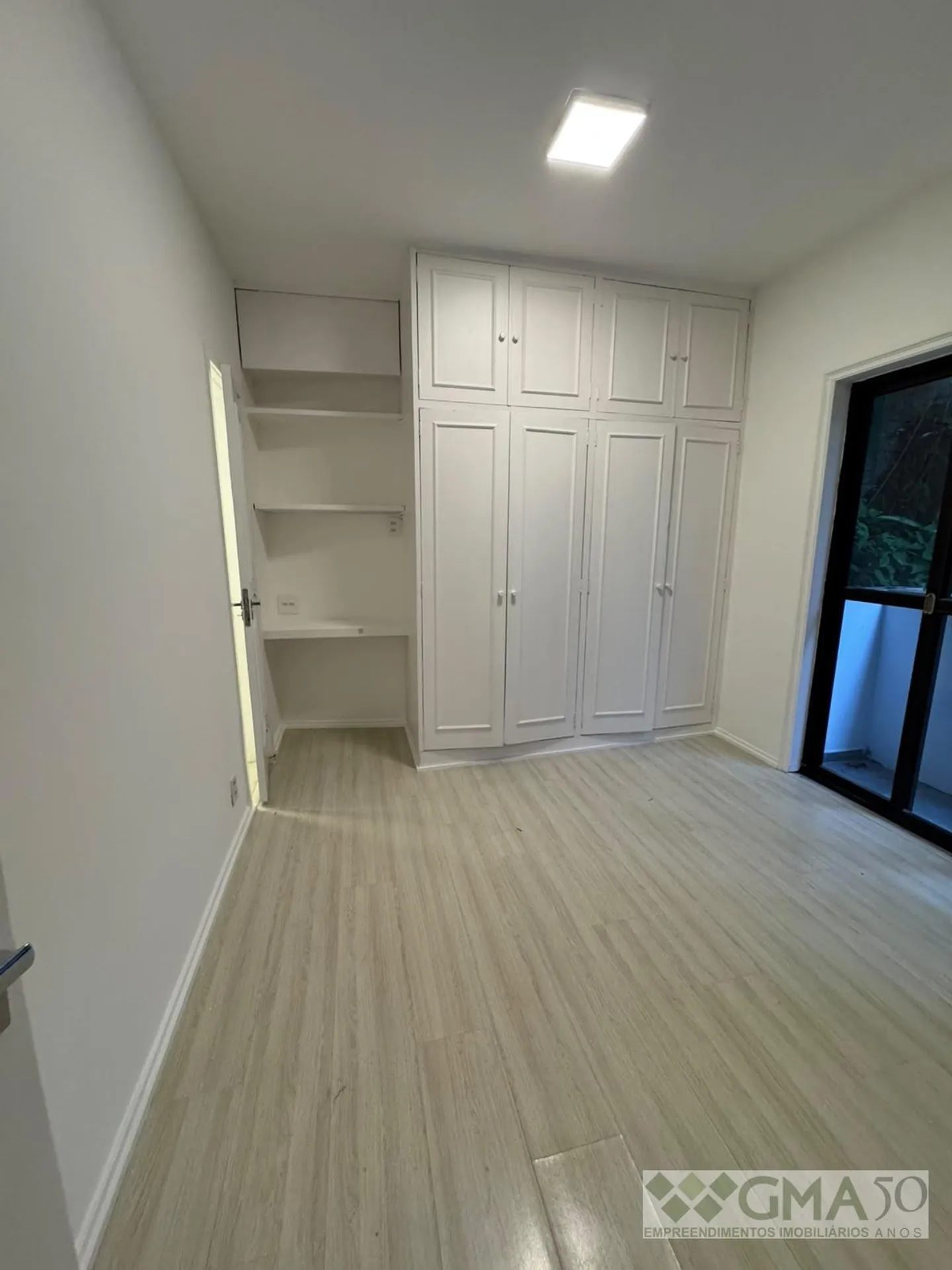 Apartment, 70 m², with wood or laminate floors — photo 4