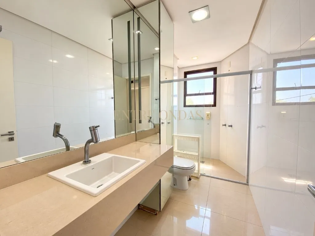 Вид на воду та 4 спальні: квартира 304 м² — photo 45